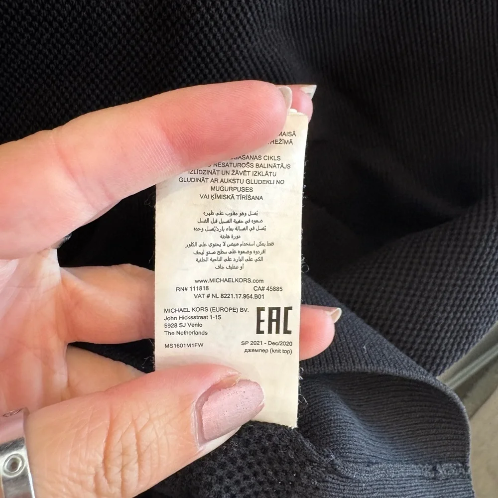 Michael Kors
Logo Tape Textured Knit Short-Sleeve Sweater - Picture 9 of 9